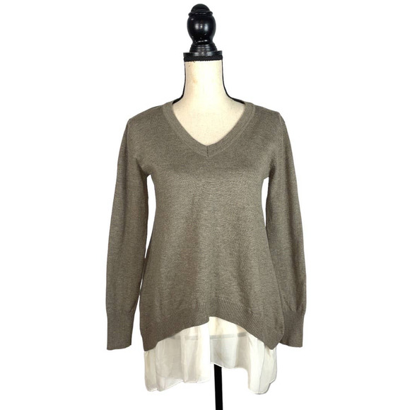 Thyme & Honey Gray V-Neck with White Underlay Sweater       Size: S - Picture 1 of 4